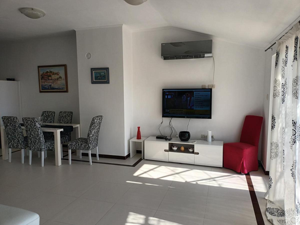 Lustica-Apartment Dora2 แฮร์เซ็ก-โนวี ภายนอก รูปภาพ